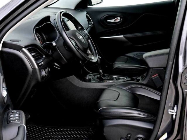 Серый Джип Чероки, объемом двигателя 2.4 л и пробегом 82 тыс. км за 10200 $, фото 16 на Automoto.ua