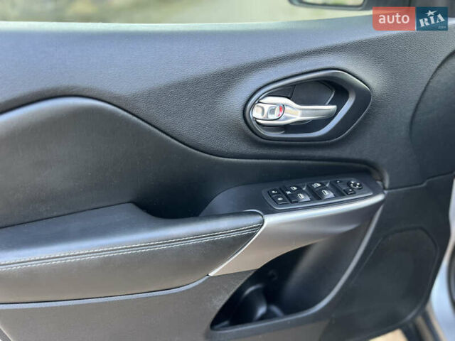 Серый Джип Чероки, объемом двигателя 2.36 л и пробегом 98 тыс. км за 15700 $, фото 23 на Automoto.ua