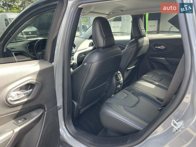 Сірий Джип Cherokee, об'ємом двигуна 3.24 л та пробігом 72 тис. км за 17000 $, фото 8 на Automoto.ua