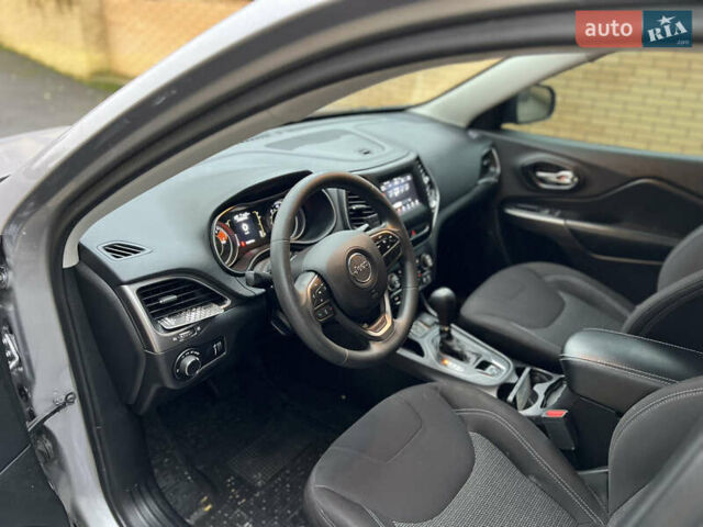 Серый Джип Чероки, объемом двигателя 2.36 л и пробегом 98 тыс. км за 15700 $, фото 13 на Automoto.ua