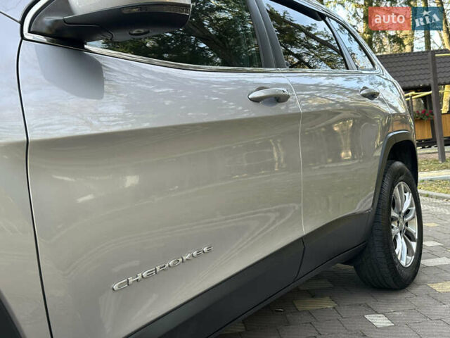 Серый Джип Чероки, объемом двигателя 2.4 л и пробегом 165 тыс. км за 15699 $, фото 28 на Automoto.ua