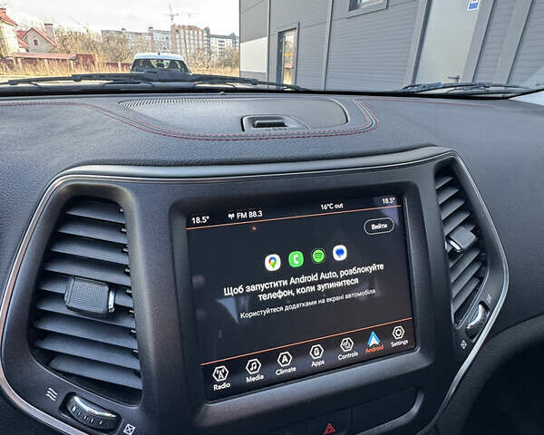 Сірий Джип Cherokee, об'ємом двигуна 0 л та пробігом 34 тис. км за 22300 $, фото 15 на Automoto.ua
