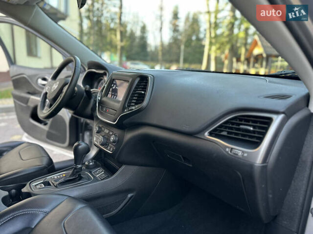 Серый Джип Чероки, объемом двигателя 2.4 л и пробегом 165 тыс. км за 15699 $, фото 175 на Automoto.ua