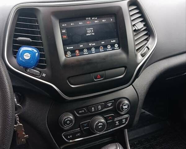 Сірий Джип Cherokee, об'ємом двигуна 2.36 л та пробігом 128 тис. км за 16000 $, фото 8 на Automoto.ua