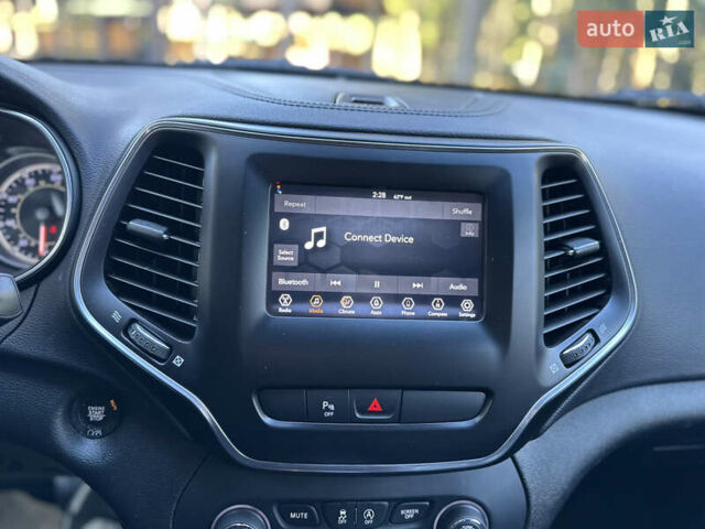 Серый Джип Чероки, объемом двигателя 2.4 л и пробегом 165 тыс. км за 15699 $, фото 200 на Automoto.ua