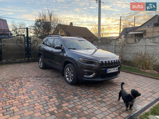 Серый Джип Чероки, объемом двигателя 2.36 л и пробегом 138 тыс. км за 15300 $, фото 2 на Automoto.ua