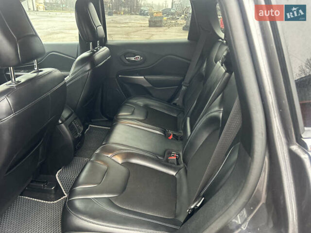 Сірий Джип Cherokee, об'ємом двигуна 2.36 л та пробігом 160 тис. км за 15600 $, фото 14 на Automoto.ua