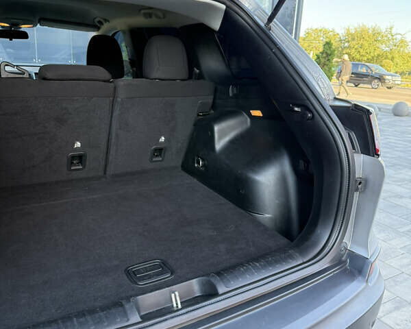 Серый Джип Чероки, объемом двигателя 2.36 л и пробегом 257 тыс. км за 13700 $, фото 45 на Automoto.ua