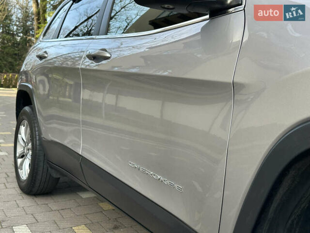 Серый Джип Чероки, объемом двигателя 2.4 л и пробегом 165 тыс. км за 15699 $, фото 66 на Automoto.ua