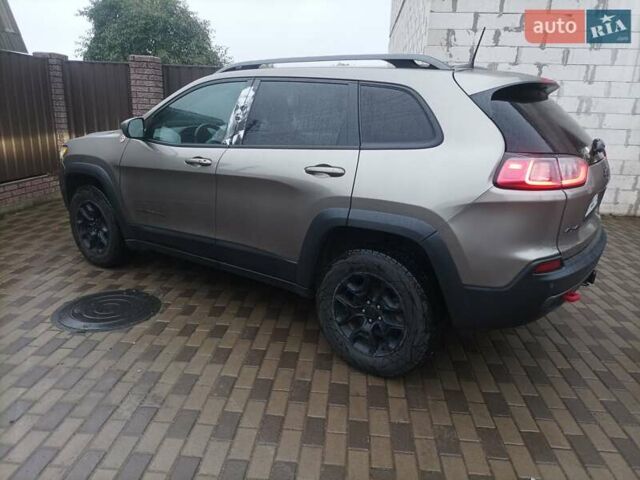 Сірий Джип Cherokee, об'ємом двигуна 3.24 л та пробігом 630 тис. км за 18700 $, фото 6 на Automoto.ua