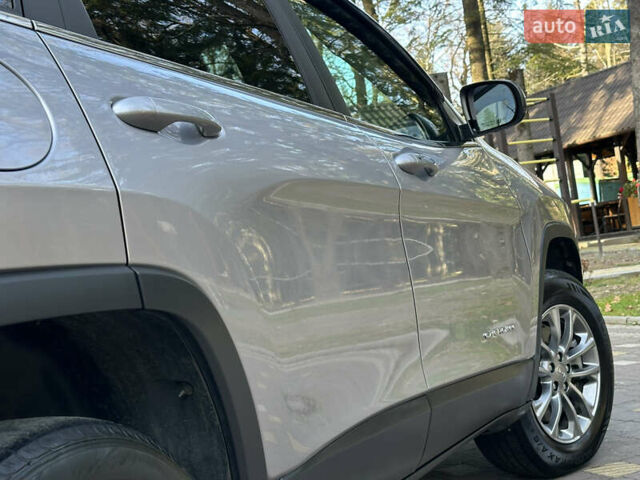 Серый Джип Чероки, объемом двигателя 2.4 л и пробегом 165 тыс. км за 15699 $, фото 142 на Automoto.ua