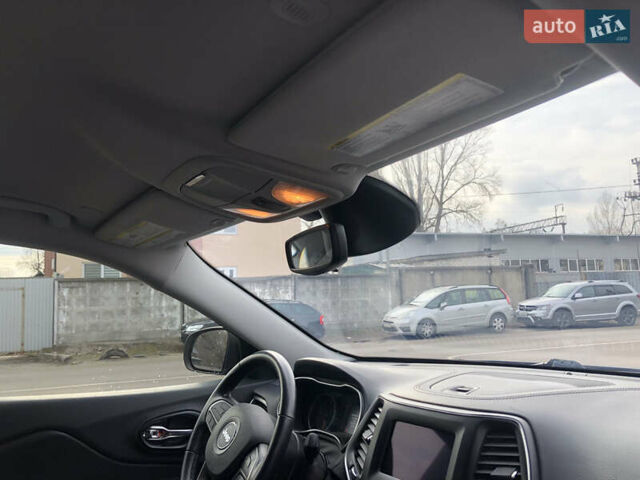 Серый Джип Чероки, объемом двигателя 3.2 л и пробегом 108 тыс. км за 16700 $, фото 32 на Automoto.ua