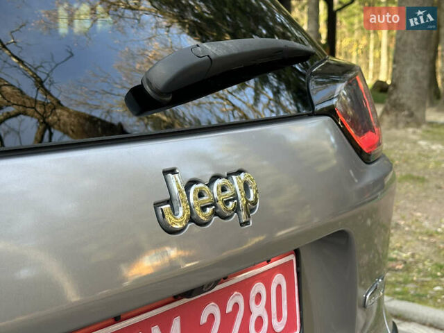 Серый Джип Чероки, объемом двигателя 2.4 л и пробегом 165 тыс. км за 15699 $, фото 114 на Automoto.ua