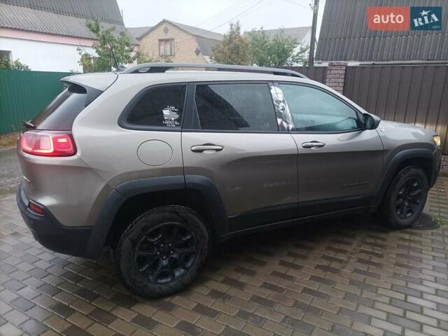 Сірий Джип Cherokee, об'ємом двигуна 3.24 л та пробігом 630 тис. км за 18700 $, фото 9 на Automoto.ua