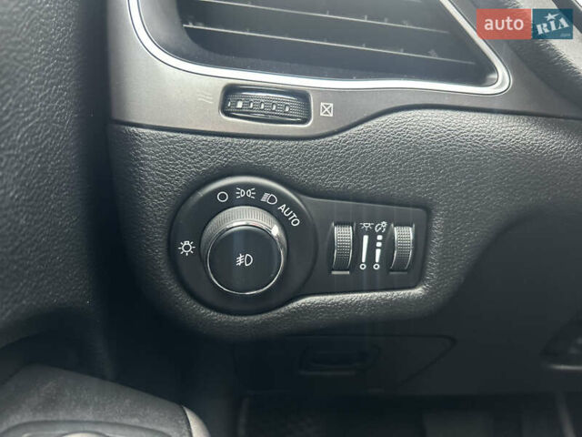 Сірий Джип Cherokee, об'ємом двигуна 2.36 л та пробігом 160 тис. км за 15600 $, фото 20 на Automoto.ua