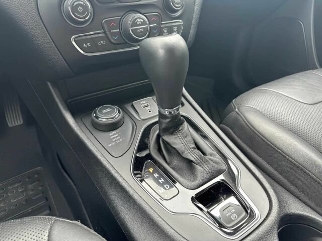Сірий Джип Cherokee, об'ємом двигуна 3.2 л та пробігом 47 тис. км за 12000 $, фото 7 на Automoto.ua