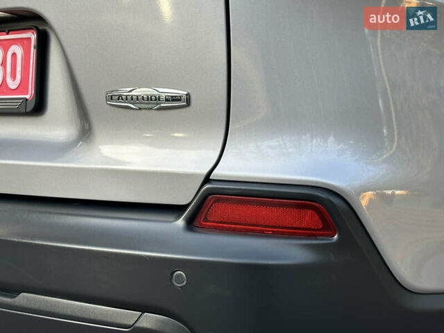 Серый Джип Чероки, объемом двигателя 2.4 л и пробегом 165 тыс. км за 15699 $, фото 155 на Automoto.ua