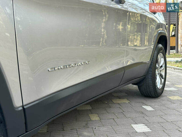 Серый Джип Чероки, объемом двигателя 2.4 л и пробегом 165 тыс. км за 15699 $, фото 27 на Automoto.ua