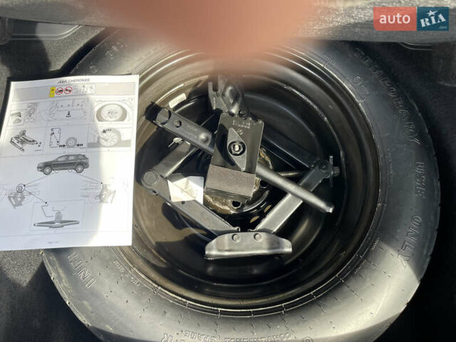 Сірий Джип Cherokee, об'ємом двигуна 3.24 л та пробігом 72 тис. км за 17000 $, фото 16 на Automoto.ua