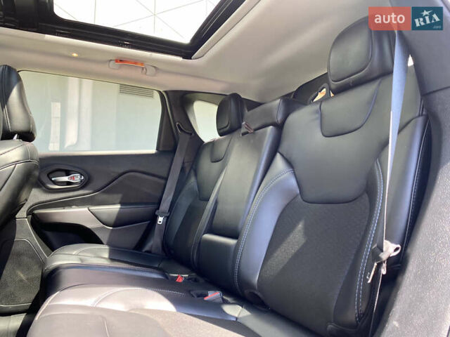 Джип Чероки 2020 в Киеве на Automoto.ua Серый Джип Чероки, объемом двигателя 2.36 л и пробегом 71 тыс. км за 18500 $, фото 35 на Automoto.ua