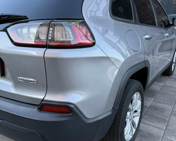 Серый Джип Чероки, объемом двигателя 2.36 л и пробегом 257 тыс. км за 13700 $, фото 17 на Automoto.ua