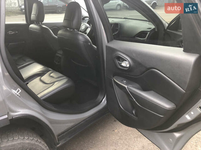 Серый Джип Чероки, объемом двигателя 3.2 л и пробегом 108 тыс. км за 16700 $, фото 30 на Automoto.ua