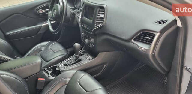 Серый Джип Чероки, объемом двигателя 2.4 л и пробегом 37 тыс. км за 21000 $, фото 5 на Automoto.ua