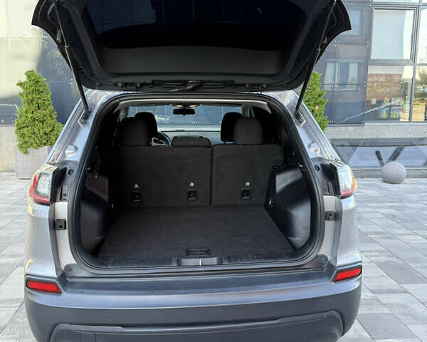 Серый Джип Чероки, объемом двигателя 2.36 л и пробегом 257 тыс. км за 13700 $, фото 43 на Automoto.ua