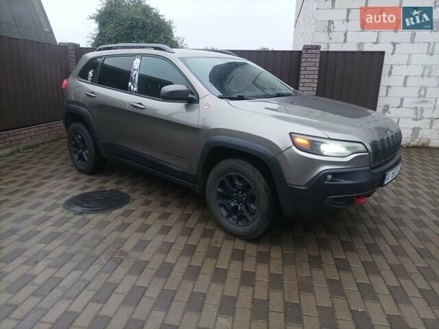 Сірий Джип Cherokee, об'ємом двигуна 3.24 л та пробігом 630 тис. км за 18700 $, фото 2 на Automoto.ua