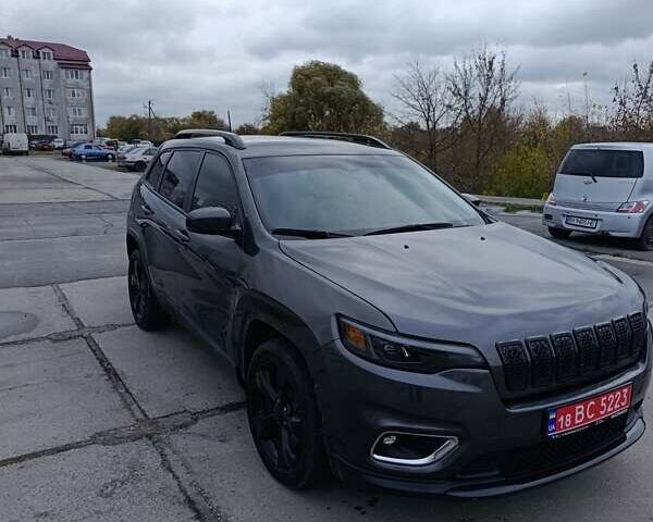 Серый Джип Чероки, объемом двигателя 0 л и пробегом 113 тыс. км за 15000 $, фото 1 на Automoto.ua