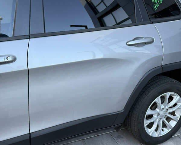 Серый Джип Чероки, объемом двигателя 2.36 л и пробегом 257 тыс. км за 13700 $, фото 7 на Automoto.ua