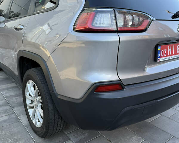 Серый Джип Чероки, объемом двигателя 2.36 л и пробегом 257 тыс. км за 13700 $, фото 16 на Automoto.ua