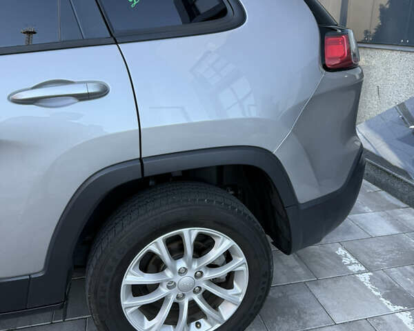 Серый Джип Чероки, объемом двигателя 2.36 л и пробегом 257 тыс. км за 13700 $, фото 8 на Automoto.ua