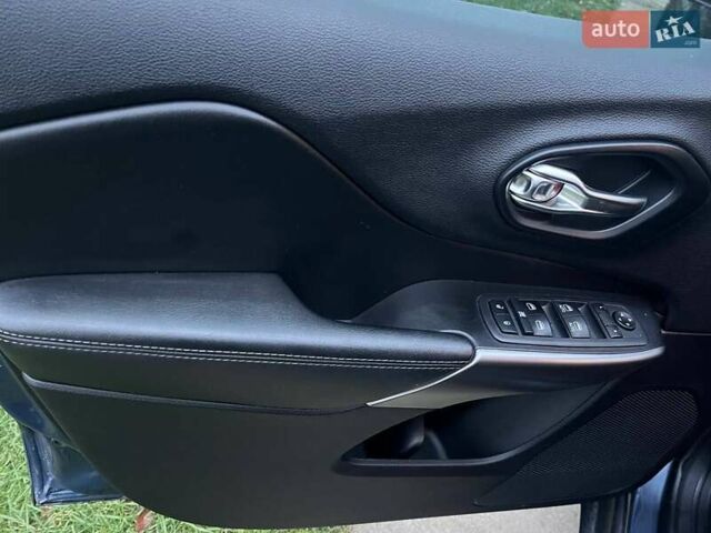 Сірий Джип Cherokee, об'ємом двигуна 2.4 л та пробігом 103 тис. км за 15600 $, фото 33 на Automoto.ua