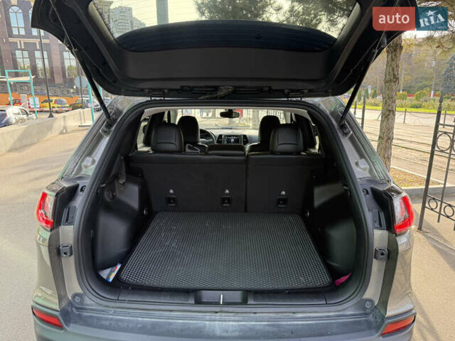 Сірий Джип Cherokee, об'ємом двигуна 3.24 л та пробігом 19 тис. км за 20900 $, фото 14 на Automoto.ua