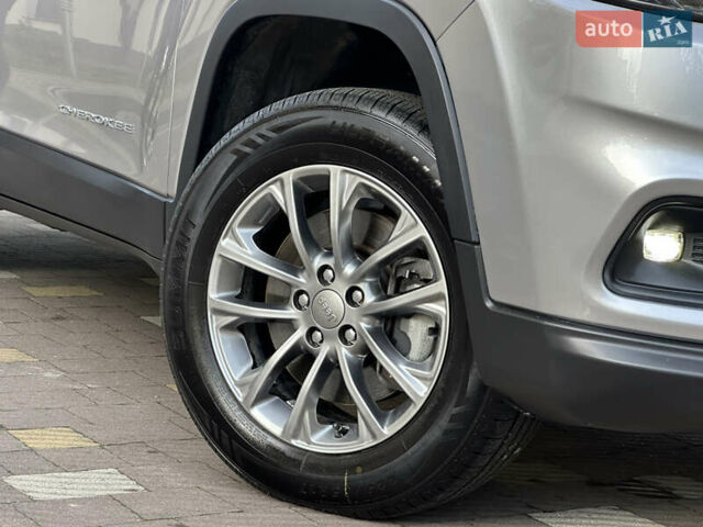 Серый Джип Чероки, объемом двигателя 2.4 л и пробегом 165 тыс. км за 15699 $, фото 61 на Automoto.ua