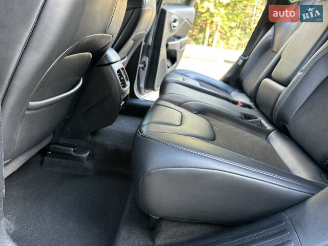 Серый Джип Чероки, объемом двигателя 2.4 л и пробегом 165 тыс. км за 15699 $, фото 244 на Automoto.ua