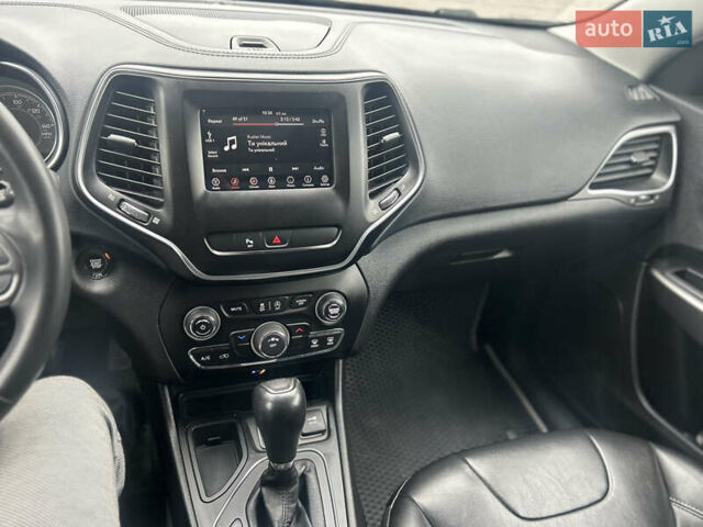 Сірий Джип Cherokee, об'ємом двигуна 2.36 л та пробігом 160 тис. км за 15600 $, фото 19 на Automoto.ua