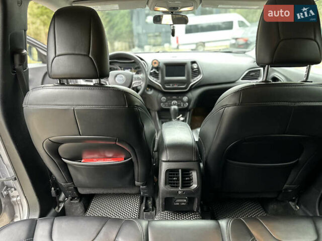 Серый Джип Чероки, объемом двигателя 2.36 л и пробегом 113 тыс. км за 15700 $, фото 7 на Automoto.ua