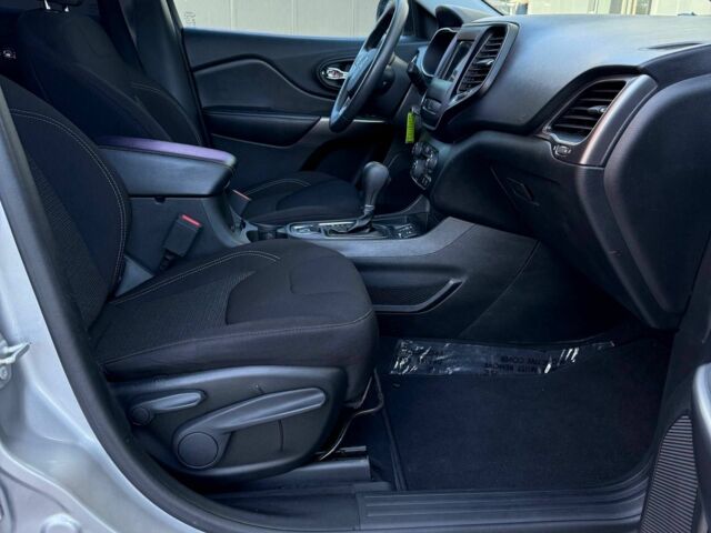 Серый Джип Чероки, объемом двигателя 2.4 л и пробегом 256 тыс. км за 13700 $, фото 19 на Automoto.ua