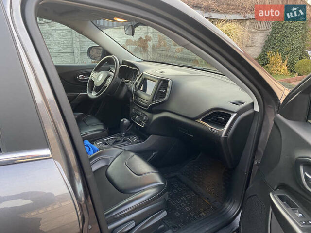 Серый Джип Чероки, объемом двигателя 2.36 л и пробегом 138 тыс. км за 15300 $, фото 9 на Automoto.ua