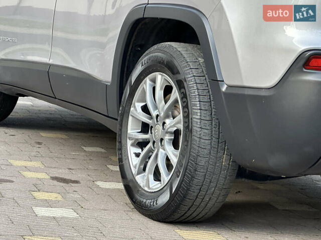 Серый Джип Чероки, объемом двигателя 2.4 л и пробегом 165 тыс. км за 15699 $, фото 95 на Automoto.ua