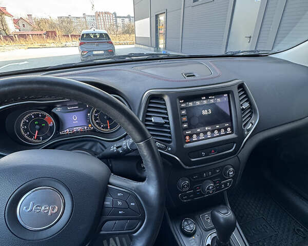 Сірий Джип Cherokee, об'ємом двигуна 0 л та пробігом 34 тис. км за 22300 $, фото 11 на Automoto.ua