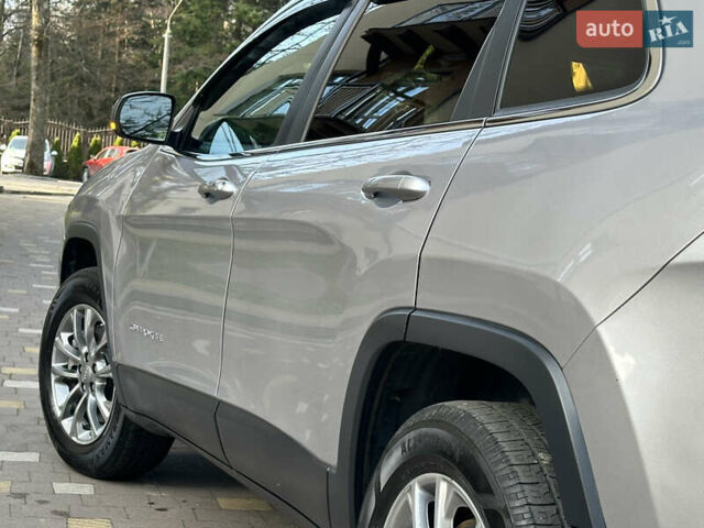 Серый Джип Чероки, объемом двигателя 2.4 л и пробегом 165 тыс. км за 15699 $, фото 98 на Automoto.ua