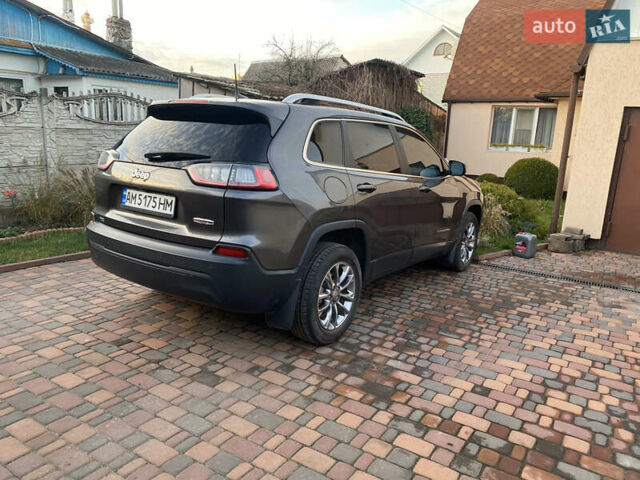 Серый Джип Чероки, объемом двигателя 2.36 л и пробегом 138 тыс. км за 15300 $, фото 3 на Automoto.ua