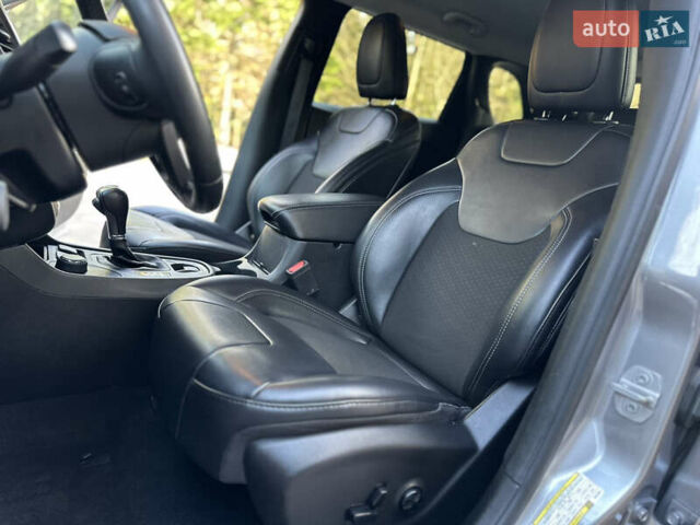 Серый Джип Чероки, объемом двигателя 2.4 л и пробегом 165 тыс. км за 15699 $, фото 214 на Automoto.ua