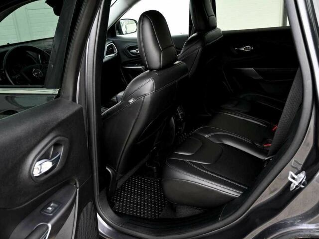 Серый Джип Чероки, объемом двигателя 2.4 л и пробегом 82 тыс. км за 10200 $, фото 22 на Automoto.ua