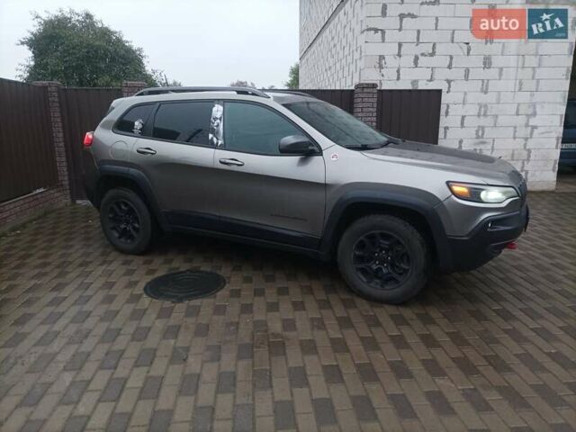 Сірий Джип Cherokee, об'ємом двигуна 3.24 л та пробігом 630 тис. км за 18700 $, фото 5 на Automoto.ua