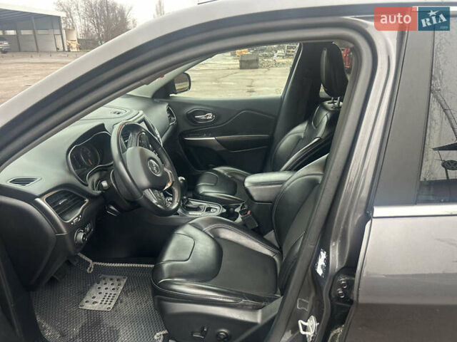 Сірий Джип Cherokee, об'ємом двигуна 2.36 л та пробігом 160 тис. км за 15600 $, фото 13 на Automoto.ua