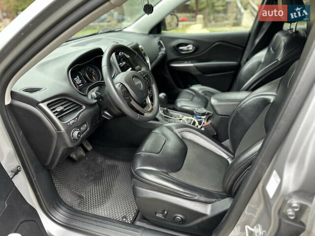 Серый Джип Чероки, объемом двигателя 2.36 л и пробегом 113 тыс. км за 15700 $, фото 4 на Automoto.ua